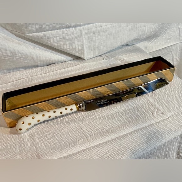 Beautiful floral etched stainless steel 13” Sheffield cake knife. - Picture 2 of 6